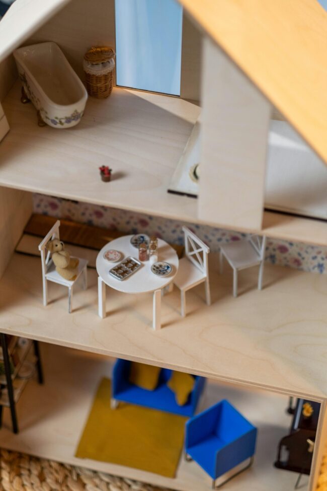 dollhouse-img1 Detailed 1:12 scale dollhouse interior with miniature furniture pieces