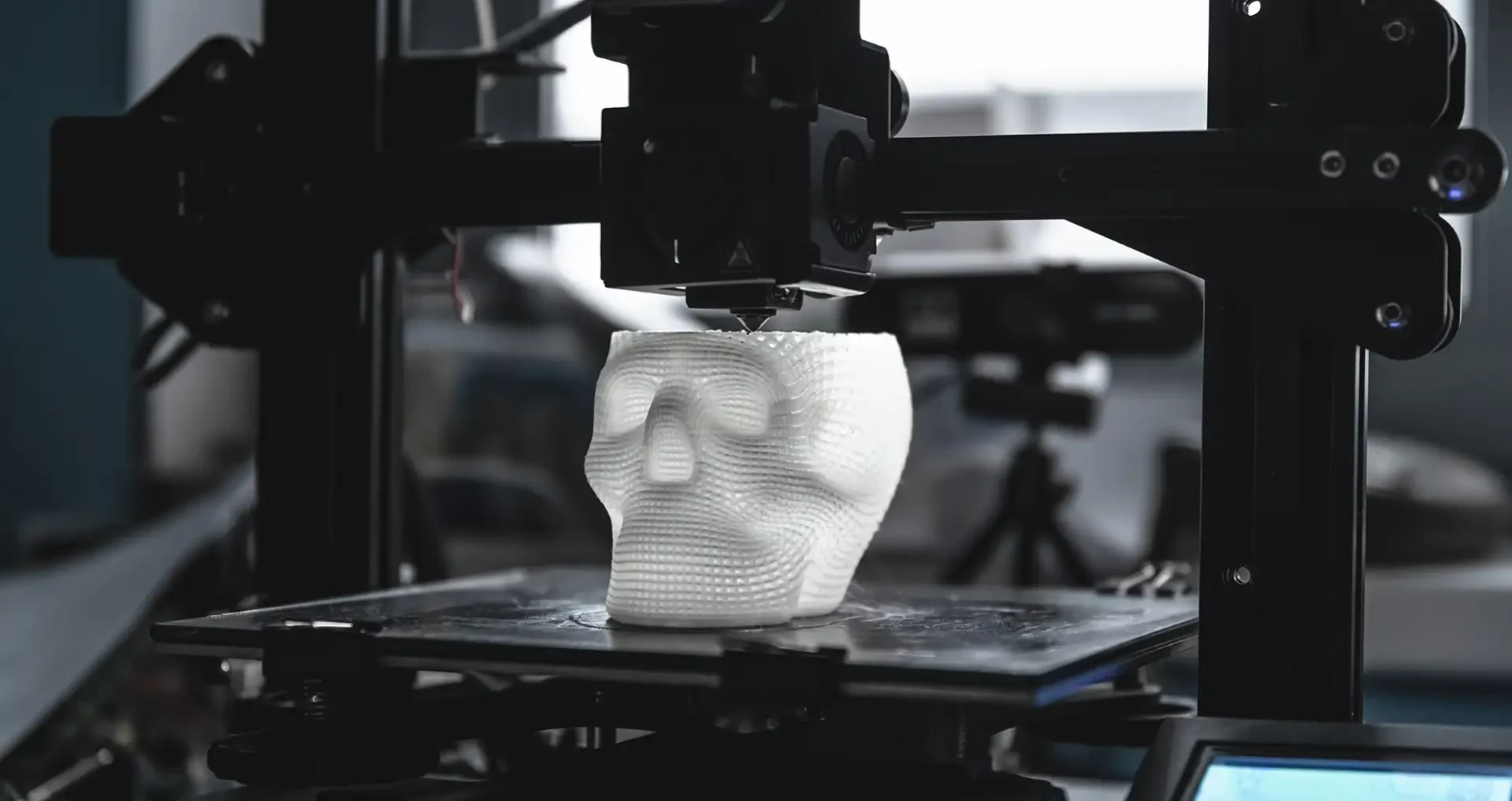 3d-printing-stk-3d-printer-creates-a-white-skull-object-2026-03-19-04-11-48-utc