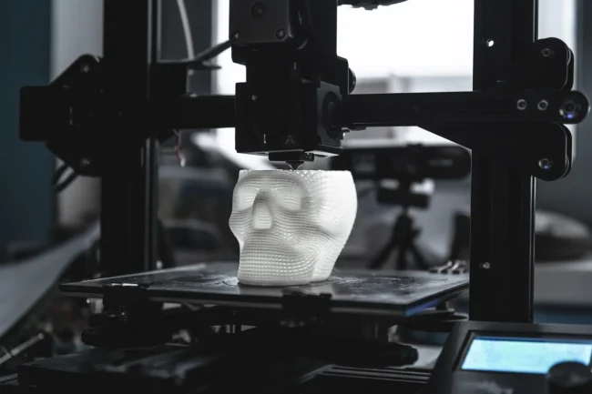 3d-printing-stk-3d-printer-creates-a-white-skull-object-2026-03-19-04-11-48-utc
