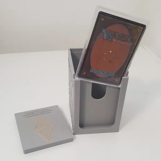 OreKo MTG Modern Horizons 3 Eldrazi deck box showing Eldrazi themed cap detail with mana chip components