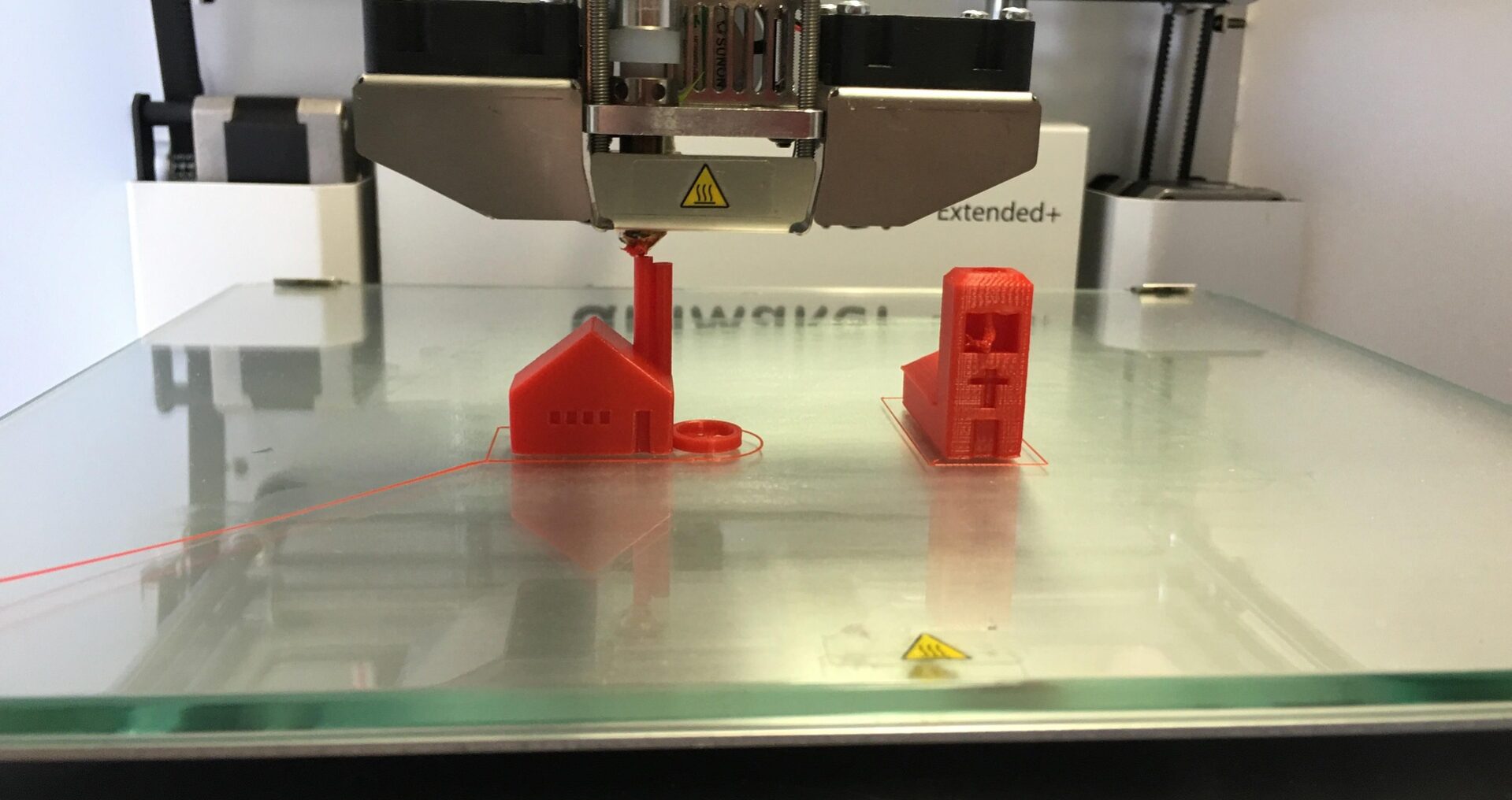 3D printer with glass print bed showing bed surface type for FDM printing