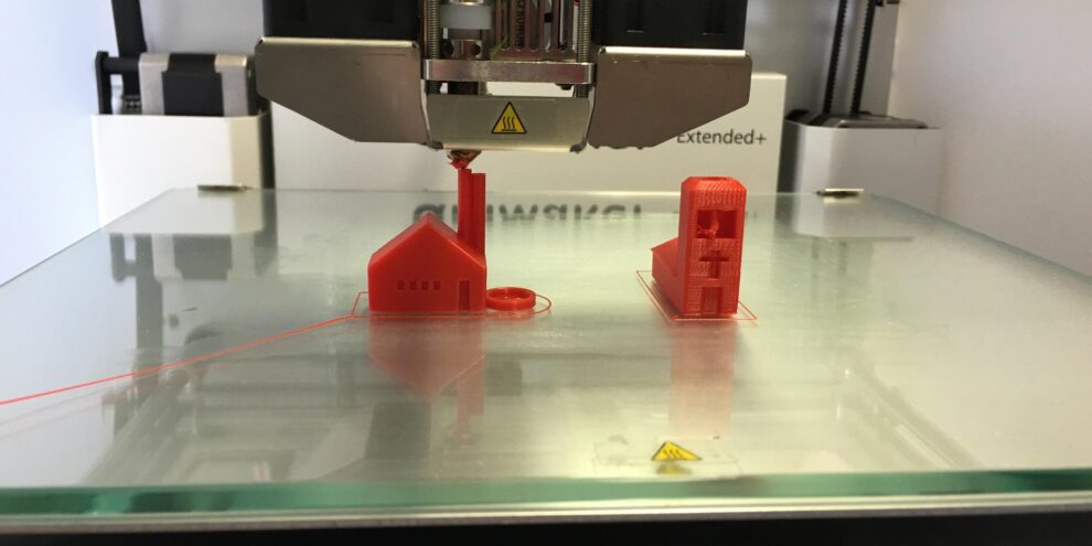 glass-printer-1920 3D printer with glass print bed showing bed surface type for FDM printing