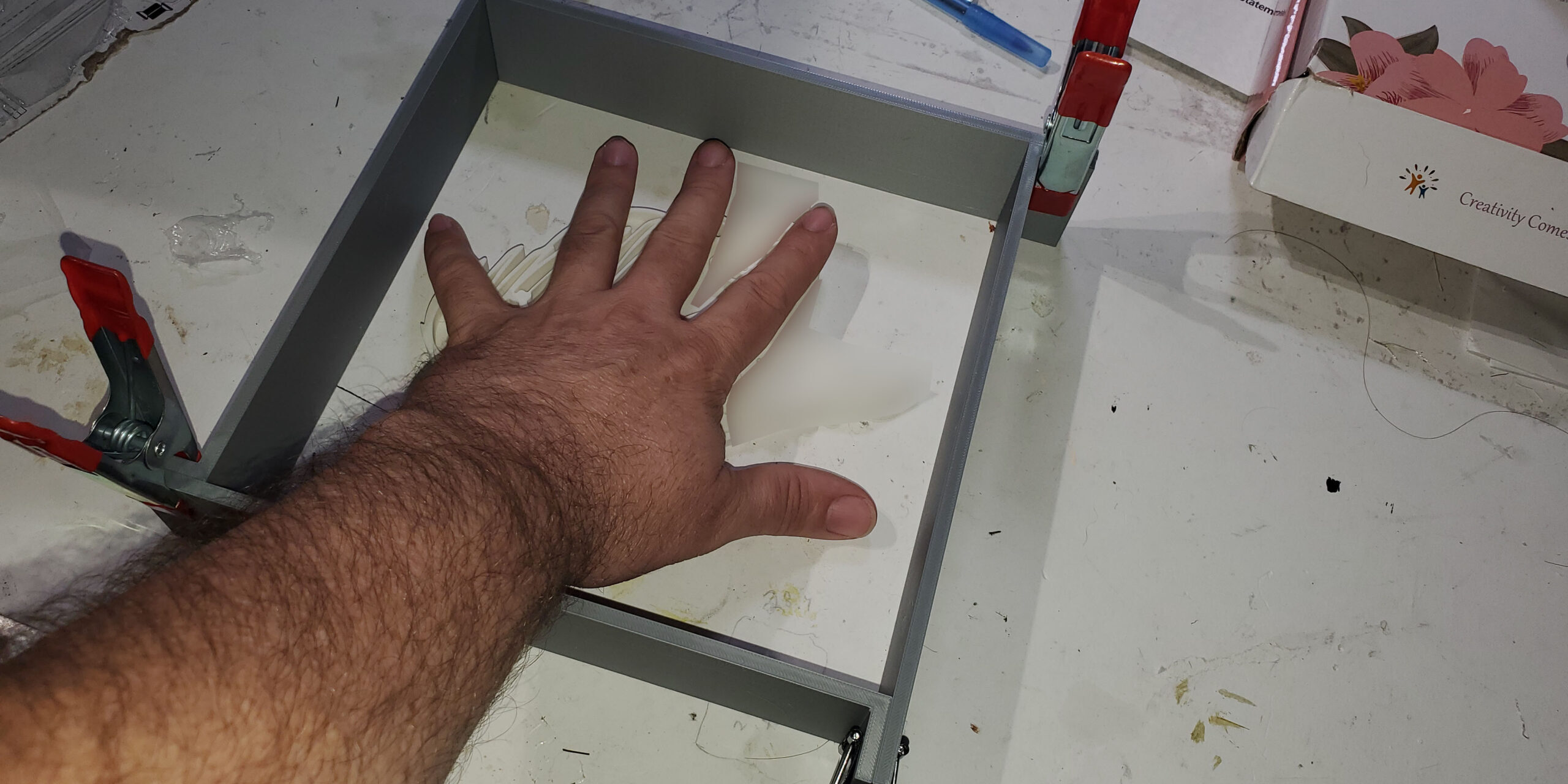 OreKo XL adjustable mold box close up showing 90 degree corner joint design for leak-free silicone and resin molds