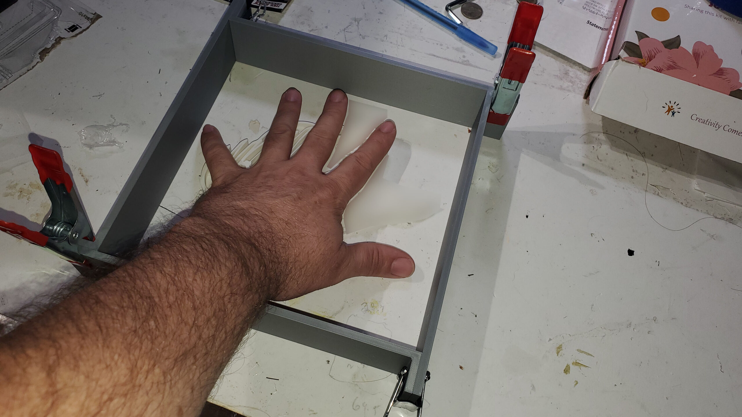 OreKo XL adjustable mold box close up showing 90 degree corner joint design for leak-free silicone and resin molds
