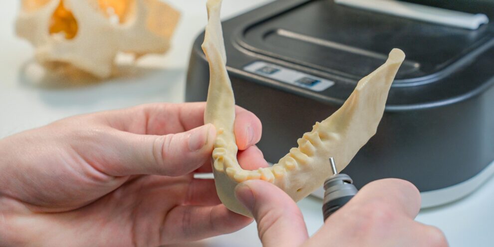 sls-printer SLS selective laser sintering industrial 3D printer in professional workshop
